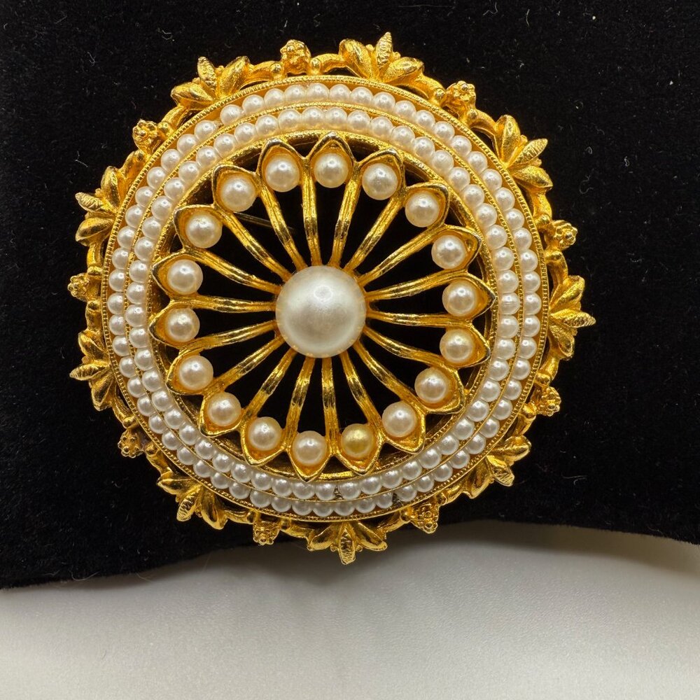 Vintage Florenza Gold Pin with Pearls - Picture 2 of 6